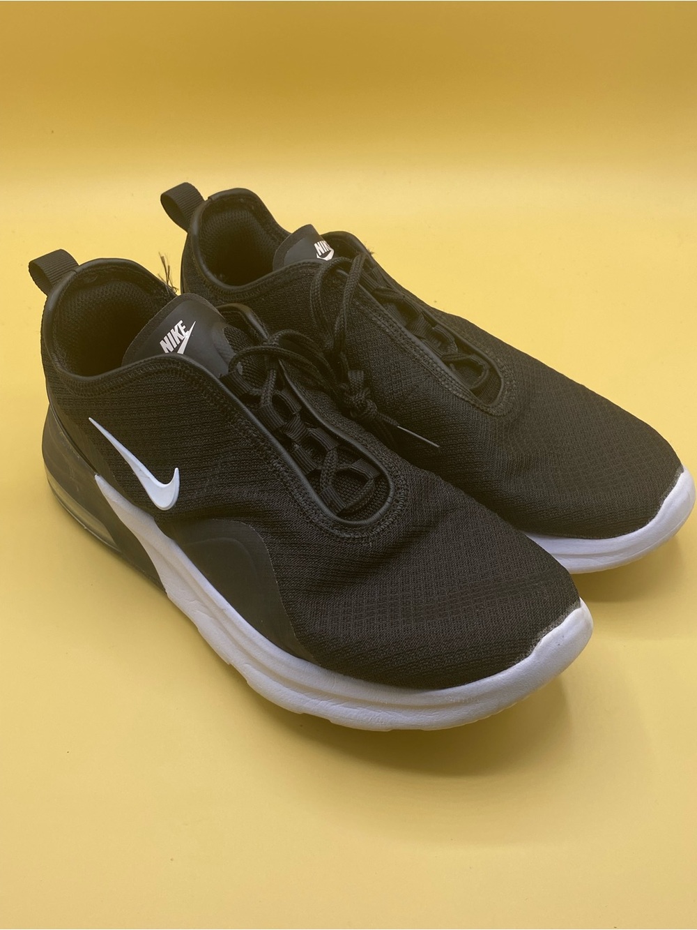 Nike Air Max Motion 2 Black/White